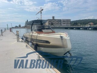 Invictus Yacht Invictus GT320 BILD 1