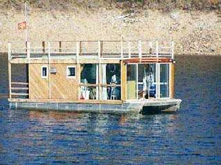 Custom built/Eigenbau Floating House BILD 1